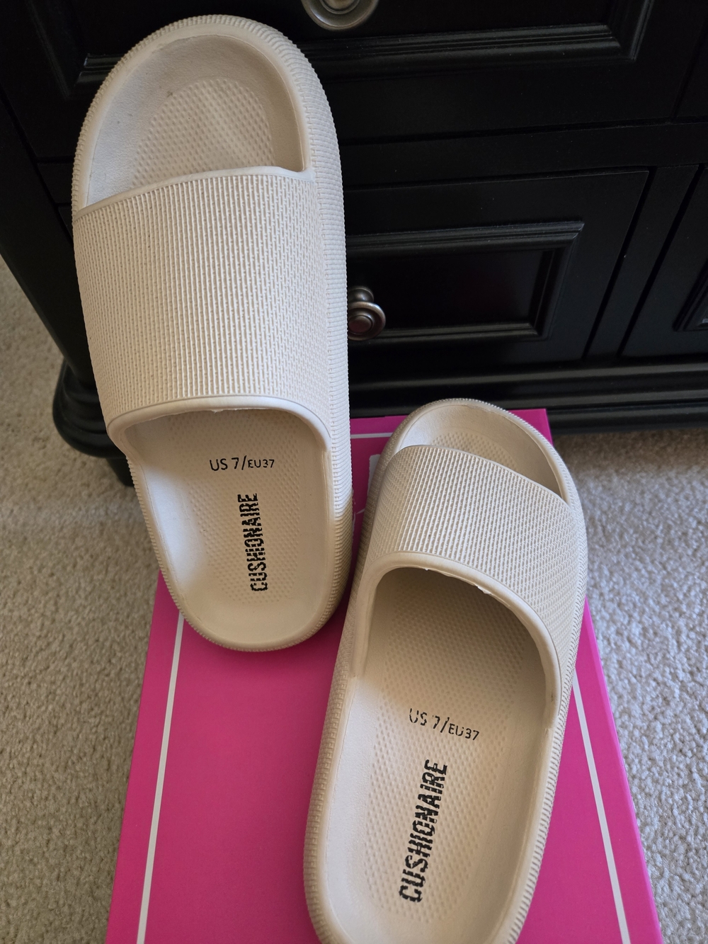 Cushionaire Women's Cream Slide Sandals - US 7